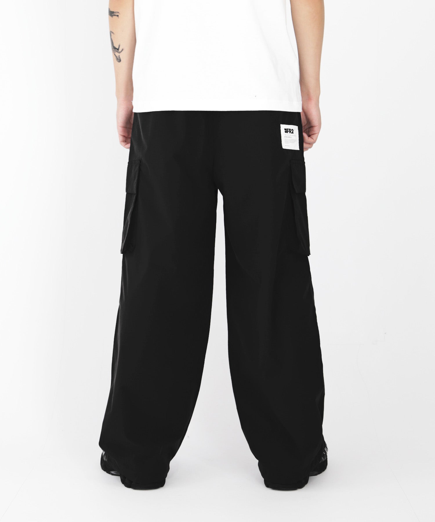 FR2〈エフアールツー〉カーゴパンツ Wide Cargo Pants Mサイズ FR2〈エフアールツー〉カーゴパンツ Wide Cargo Pants Mサイズ