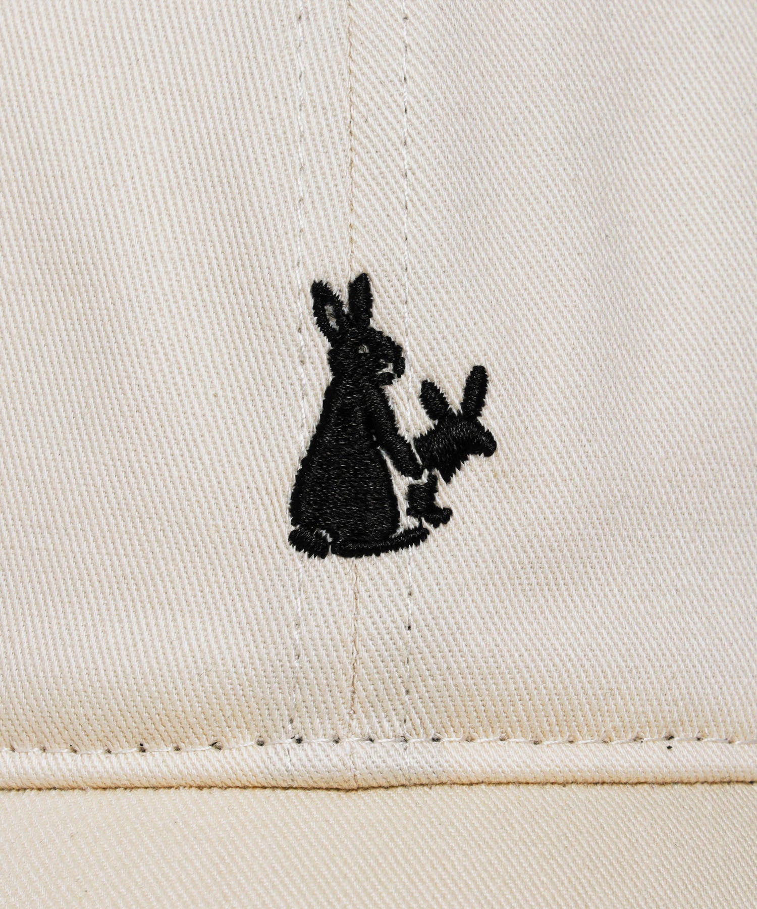 FR2 キャップ 　刺繍 FR2 キャップ.【タグ付き】 ”FXXKING RABBITS”刺繍シックスパネル
